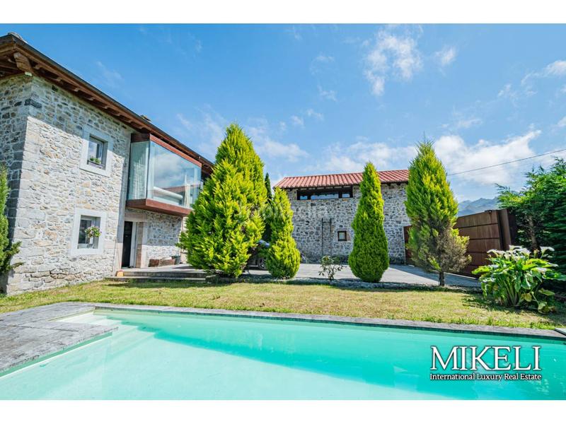 Foto b558fbdc-0737-437c-8605-d7b39421b1c4. Casa  en venta en peruyes en Cangas de Onís
