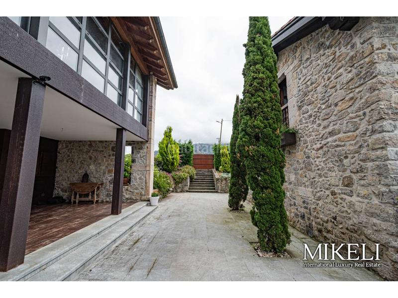 Foto ce74f044-9774-46e0-ab51-193ae58430e9. Casa  en venta en peruyes en Cangas de Onís