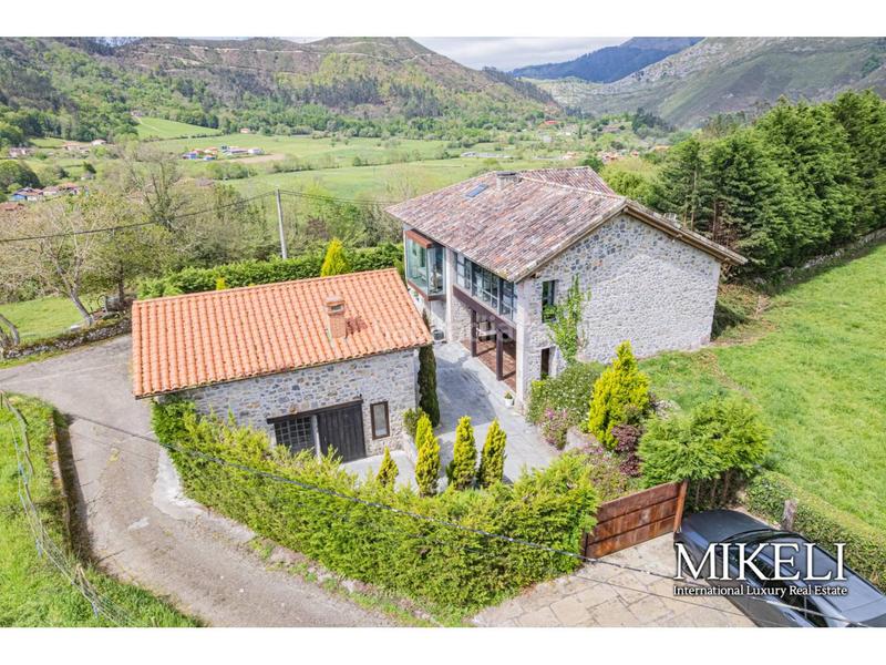 Foto fa785748-1683-4416-8fcb-b2ea239be62d. Casa  en venta en peruyes en Cangas de Onís