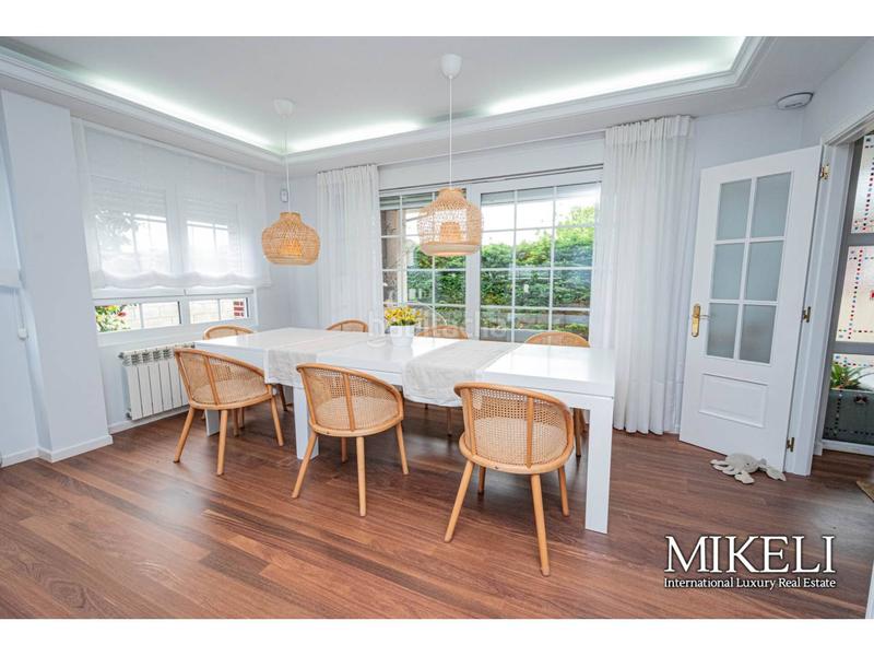 Foto 402c3642-8c3f-4f29-aad8-e251264d72c4. Chalet  unifamiliar en la playa de la arnia , vende mikeli en Piélagos