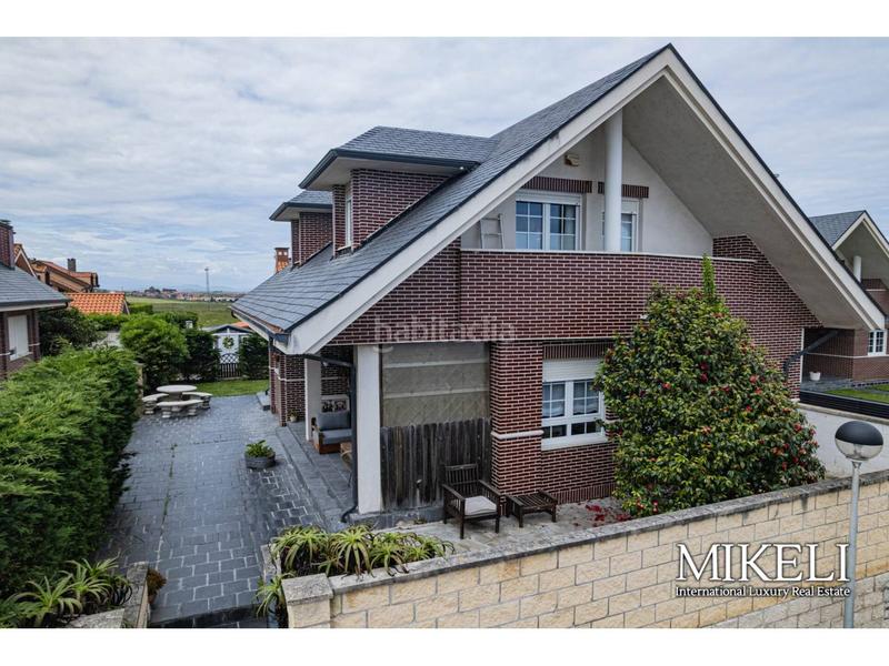 Foto 5fd56049-a0aa-45ac-a632-1eed3865600d. Chalet  unifamiliar en la playa de la arnia , vende mikeli en Piélagos