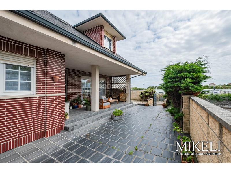 Foto b915b25b-6191-40b5-9579-2ad9e4b8c73f. Chalet  unifamiliar en la playa de la arnia , vende mikeli en Piélagos