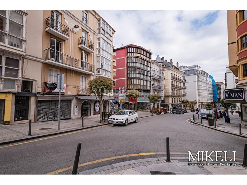 Foto 5fbc687c-7544-4aab-a92f-7ac0bdc6182c. Pas-de-porte local commercial dans Centro - Ayuntamiento Santander
