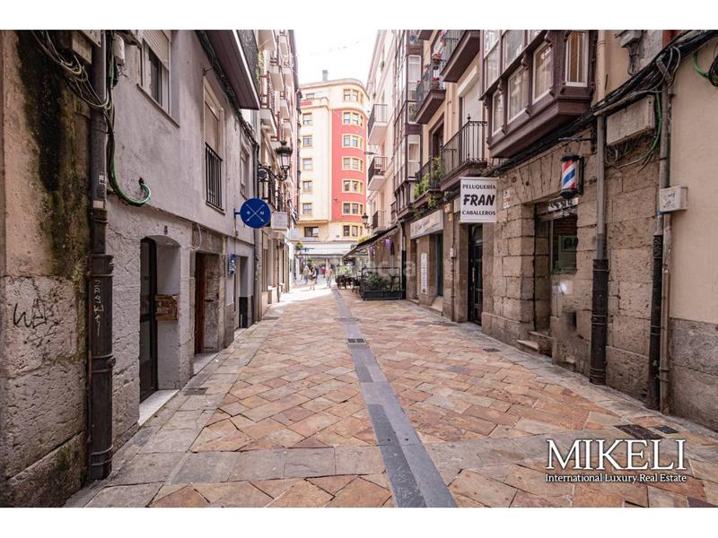 Foto 3289228c-d6b4-4812-84ad-cb619efb04e4. Traspàs local comercial a Centro - Ayuntamiento Santander