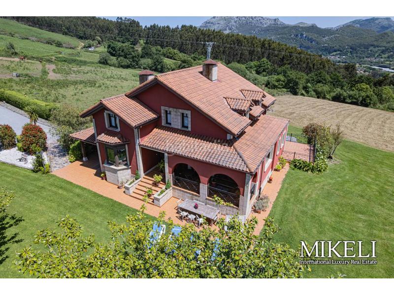 Foto e45b0f66-9cb7-468a-b11a-517d1e4a796e. Chalet  unifamiliar en venta en Liendo