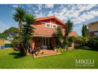 Chalet  Parayas. Chalet unifamiliar en venta en maliaño camargo