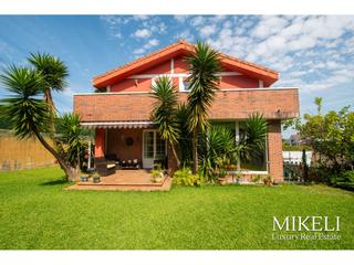 Chalet  Avenida parayas. Chalet unifamiliar en venta en maliaño camargo