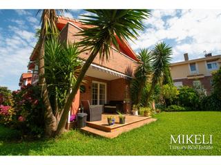 Xalet  Parayas. Chalet unifamiliar en venta en maliaño camargo