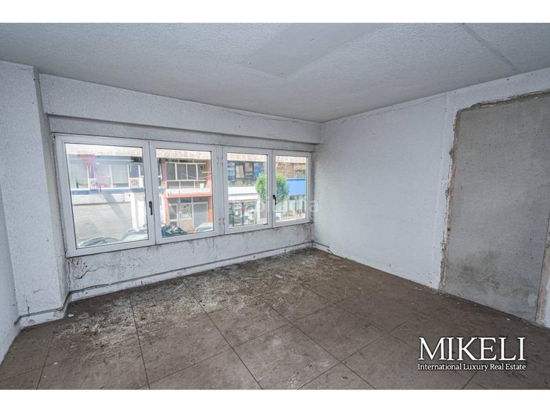 Foto 6f27e8cf-b162-42c1-866f-3097193b34e1. Alquiler local comercial amplio local comercial con muchas posibilidades en alquiler en castilla hermida en Santander