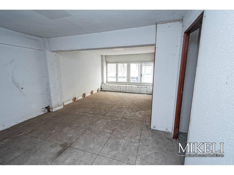 Foto 7470aa67-b70b-4d5e-8449-c375a2eeb4a0. Alquiler local comercial amplio local comercial con muchas posibilidades en alquiler en castilla hermida en Santander