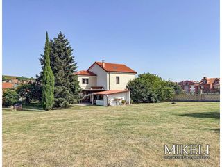 Casa  Calle fernández caballero. Casa independiete en guarnizo , vende mikeli