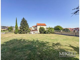 Haus  Calle fernández caballero. Casa independiete en guarnizo , vende mikeli