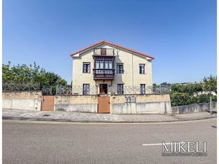 Casa  Calle fern�ndez caballero. Casa independiete en guarnizo , vende mikeli