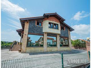 Chalet  Castillo - san juan. Chalet independiente con jardín  en castillo  arnuero   cantabri