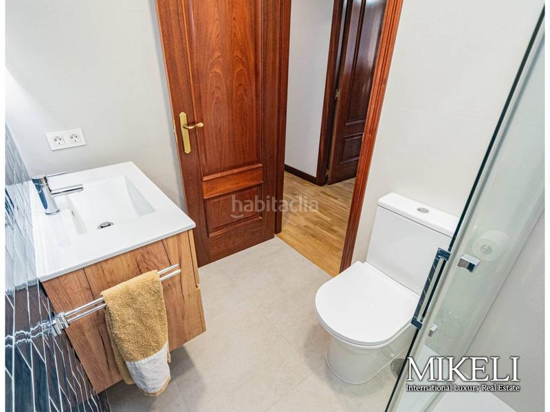Foto 493ad507-9521-4b9a-9890-035a116554e5. Piso para entrar a vivir con actualización reciente, vende mikeli en Santander