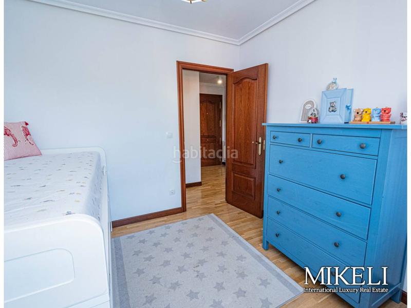 Foto 5819b50f-d20a-4946-b329-6def9782e3ab. Piso para entrar a vivir con actualización reciente, vende mikeli en Santander