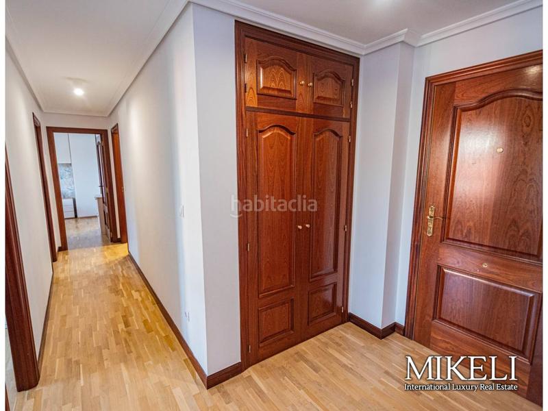 Foto 92ce957d-166a-49a9-8f7e-175d93cb5c89. Piso para entrar a vivir con actualización reciente, vende mikeli en Santander