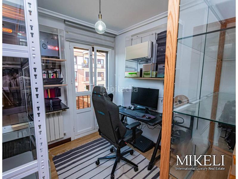 Foto 9374c16a-1c32-4051-b01b-41413a9b2cb3. Piso para entrar a vivir con actualización reciente, vende mikeli en Santander