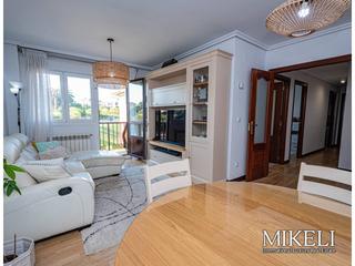 Piso en Aurora sáez gonzález 1. Para entrar a vivir con actualización reciente, vende mikeli