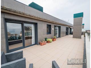 Rent Penthouse in Pereda 18. Luminoso ático con terraza grande al sur en valdenoja