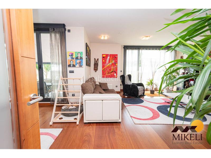 Foto 27a5ba56-b0c4-432a-8a60-8795a1160add. Casa aparellada amb calefacció aparcament a Alisal - San Román Santander