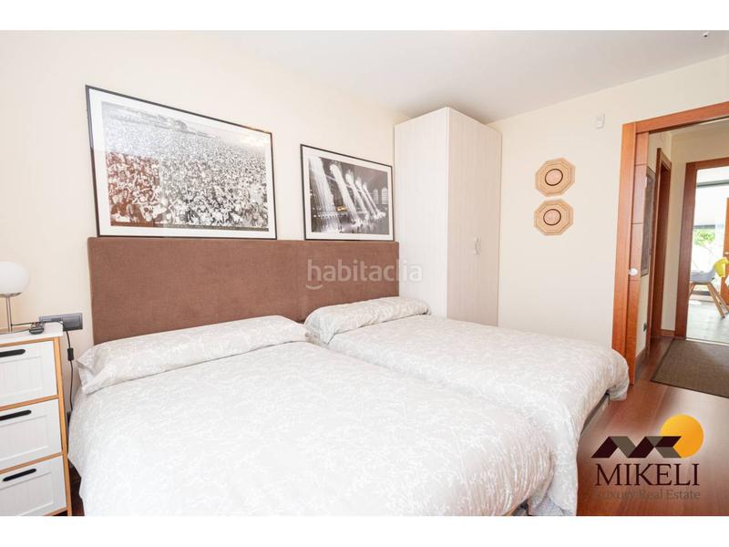 Foto 86b0ca32-79ef-41b1-9181-f516212ee6f1. Casa aparellada amb calefacció aparcament a Alisal - San Román Santander