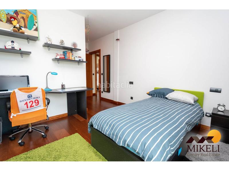 Foto d9a83a56-bbb9-400c-961e-871a69d94382. Casa aparellada amb calefacció aparcament a Alisal - San Román Santander