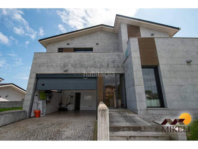 Foto ef4d55b1-9873-4b04-b6ad-ebeb221c6058. Casa aparellada amb calefacció aparcament a Alisal - San Román Santander