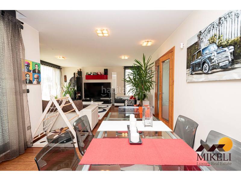 Foto f7c72fba-3075-4fa1-9e20-20f08ba36249. Casa aparellada amb calefacció aparcament a Alisal - San Román Santander