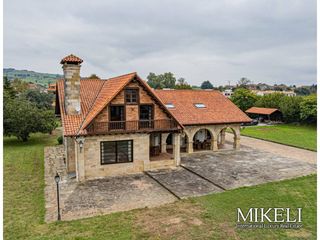 Chalet  Calle castio. Excepcional casa de piedra en santillana del mar. elegancia rúst