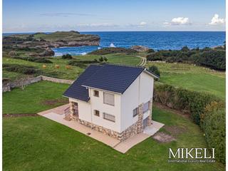 Haus in Vidiago-Pendueles-Tresgrandras. Casa independiente con vistas al mar y a la campiña en buelna, l