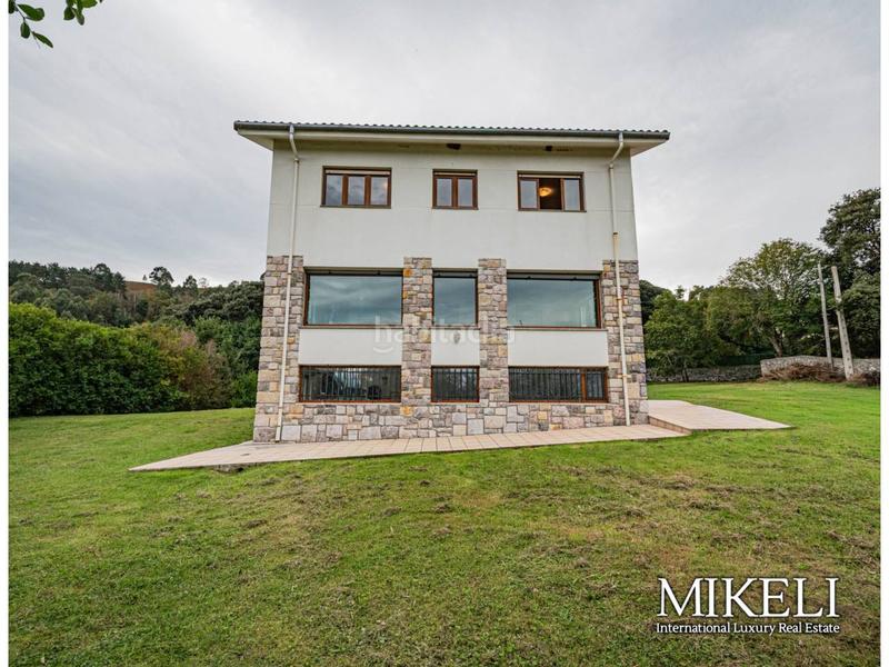 Foto 0c798002-7f3a-49c9-8dbe-a588383b5bee. Casa  independiente con vistas al mar y a la campiña en buelna, asturias en Llanes
