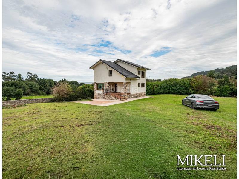 Foto e027f54c-0d6e-457d-a950-f7964361320b. Casa  independiente con vistas al mar y a la campiña en buelna, asturias en Llanes