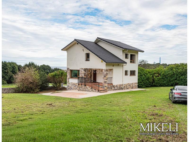 Foto f574c9c8-a8d6-40f9-aa1b-b4b1adb7cb8a. Casa  independiente con vistas al mar y a la campiña en buelna, asturias en Llanes