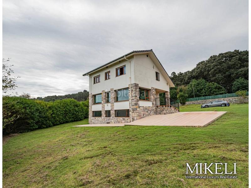 Foto f65496eb-9158-4cf2-a395-2e61568ebeb8. Casa  independiente con vistas al mar y a la campiña en buelna, asturias en Llanes