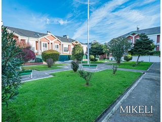 Casa a Alisal - San Román. Chalet esquineropareado en santander