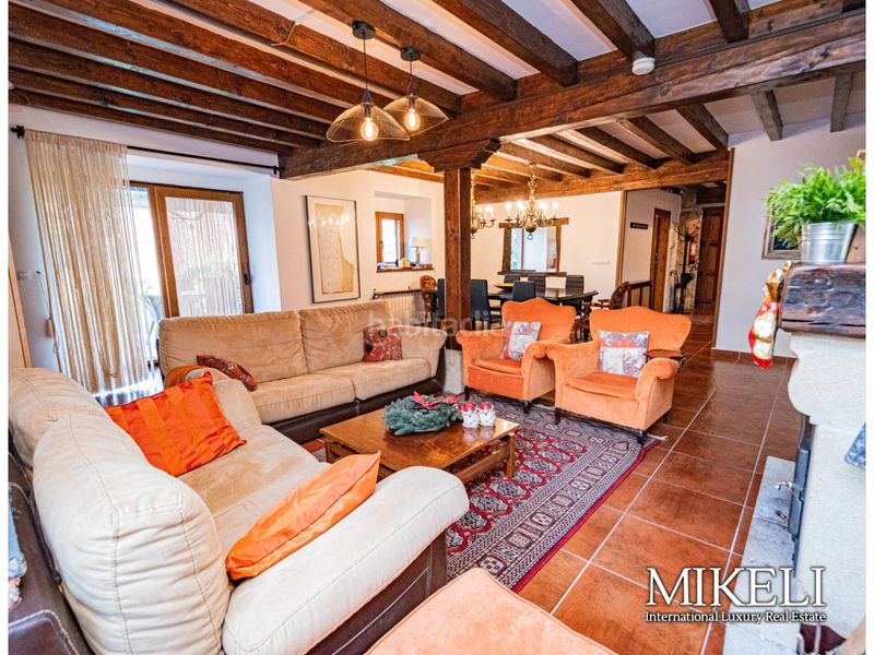 Foto 0bb0d3fe-3917-4388-9a90-d9e01320a92b. Casa amb calefacció aparcament a Corvera de Toranzo