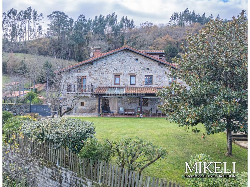 Foto a1cd670a-01a9-401f-91fe-29e426e4007e. Casa amb calefacció aparcament a Corvera de Toranzo