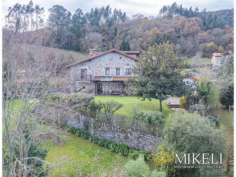 Foto a51955d4-0999-425d-87c9-e985dae61a43. Casa amb calefacció aparcament a Corvera de Toranzo