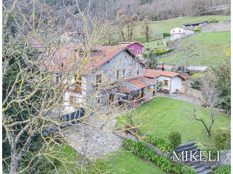 Foto c029e617-5b8f-4cd2-bc9b-83c891499f45. Casa amb calefacció aparcament a Corvera de Toranzo