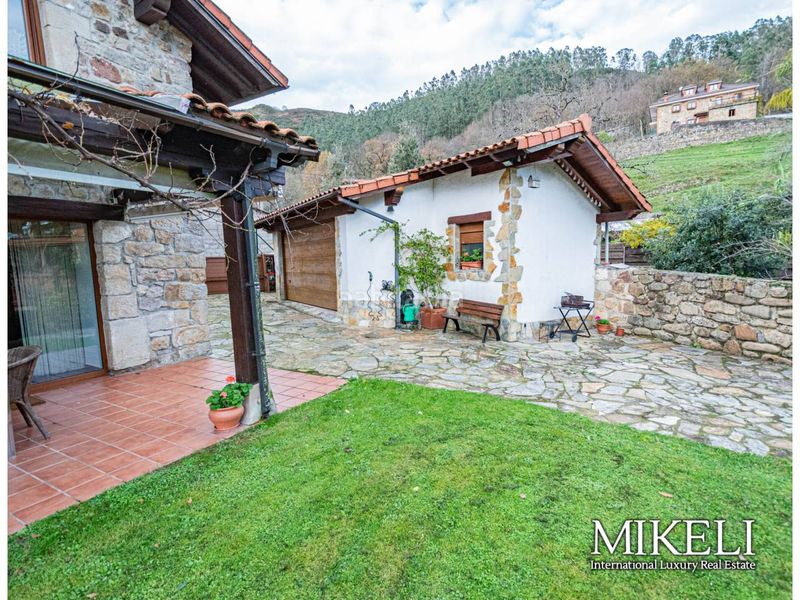 Foto f250f853-36e3-4e87-9dd6-82f1905456ee. Casa amb calefacció aparcament a Corvera de Toranzo