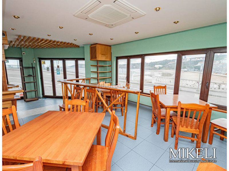 Foto 068e9d31-b947-4139-b2a6-d6b55665b579. Local comercial a Comillas