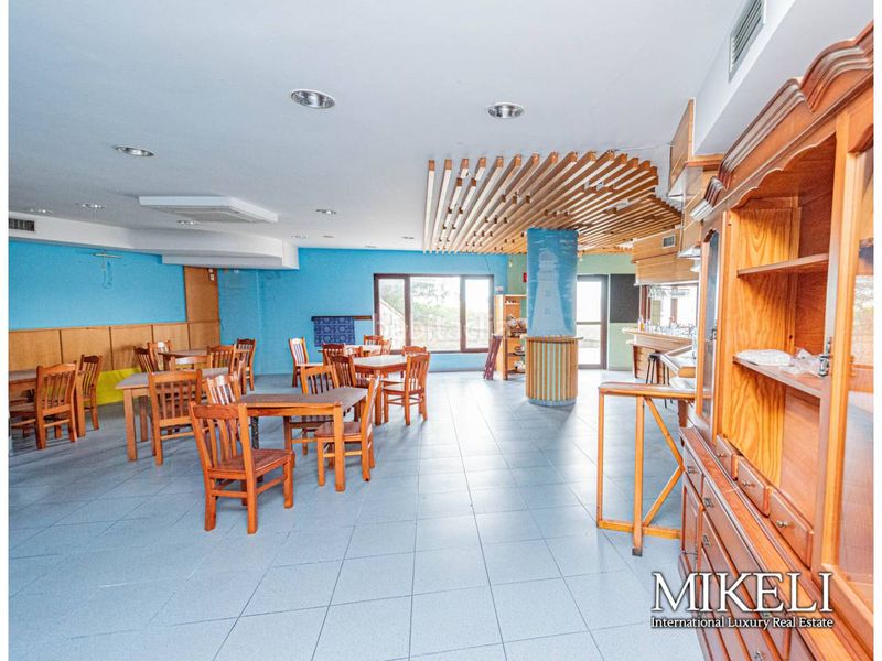 Foto 099d2f4b-4506-42f0-9e17-16462cbb79f5. Local comercial a Comillas