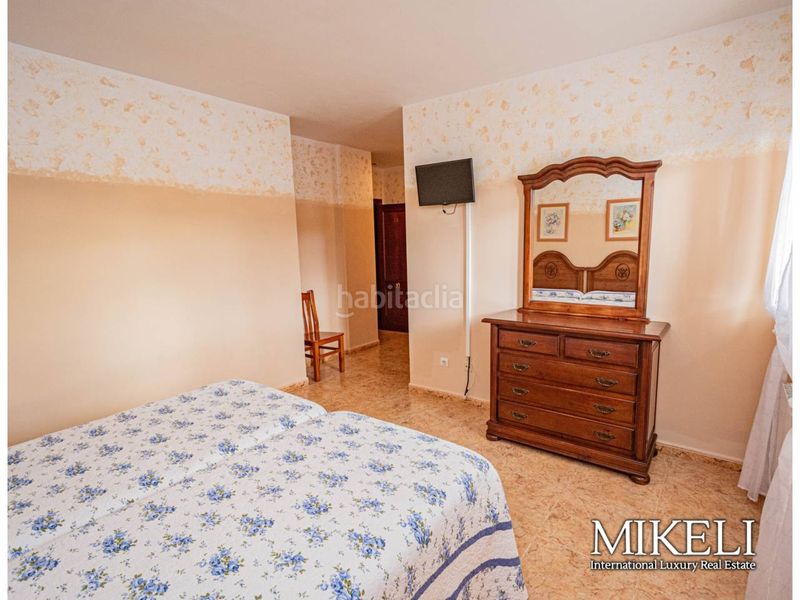 Foto 697f1cb6-42f3-4c4f-8861-ac9d1cd3a3f0. Local comercial a Comillas