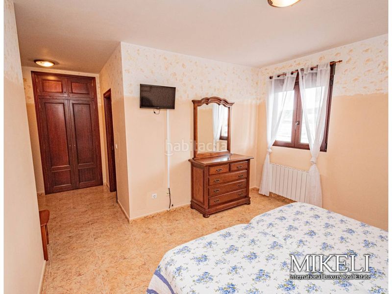 Foto 7f56ccc9-aade-4b6c-bb2f-7eaeb1fc4414. Local comercial a Comillas