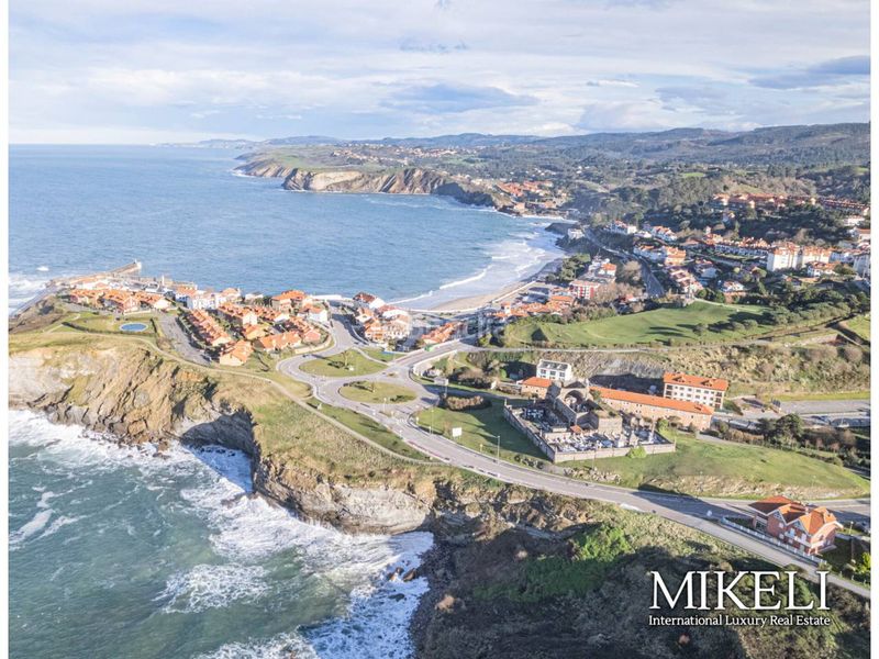 Foto 8a9aa488-8dee-4bbc-b3e9-0d0f2dea42d3. Local comercial a Comillas