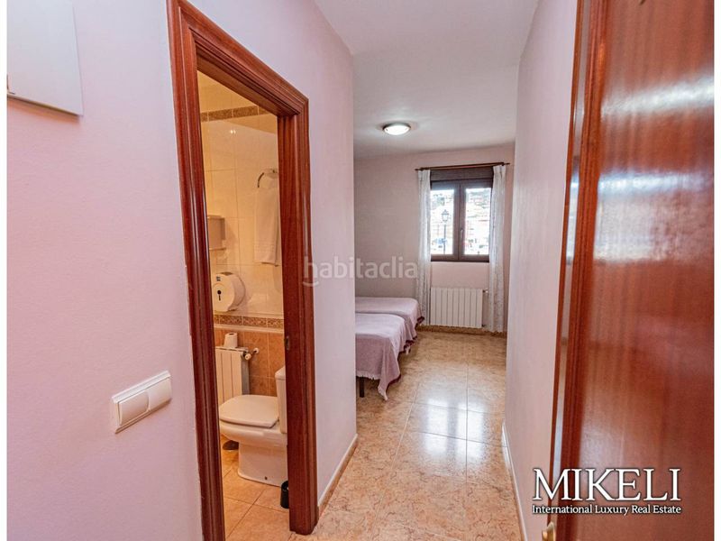 Foto 9df1416f-ebce-4dd1-87ca-c7f4dbb16cb4. Local comercial a Comillas