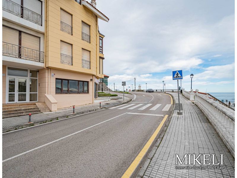Foto b18dbb2f-484b-4925-bef7-6c97dfd9ddbe. Local comercial a Comillas
