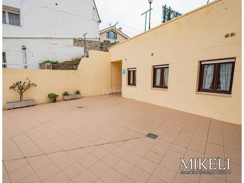 Foto b86729a7-9d2e-43c7-8aaf-90d93b2584d9. Local comercial a Comillas