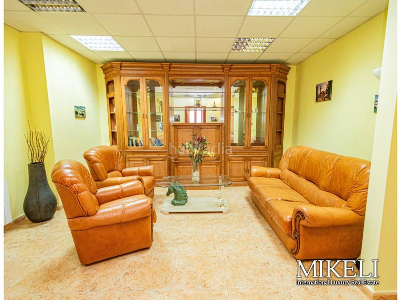 Foto f4749670-bbc0-40fb-82c7-f0e5babcb062. Local comercial a Comillas